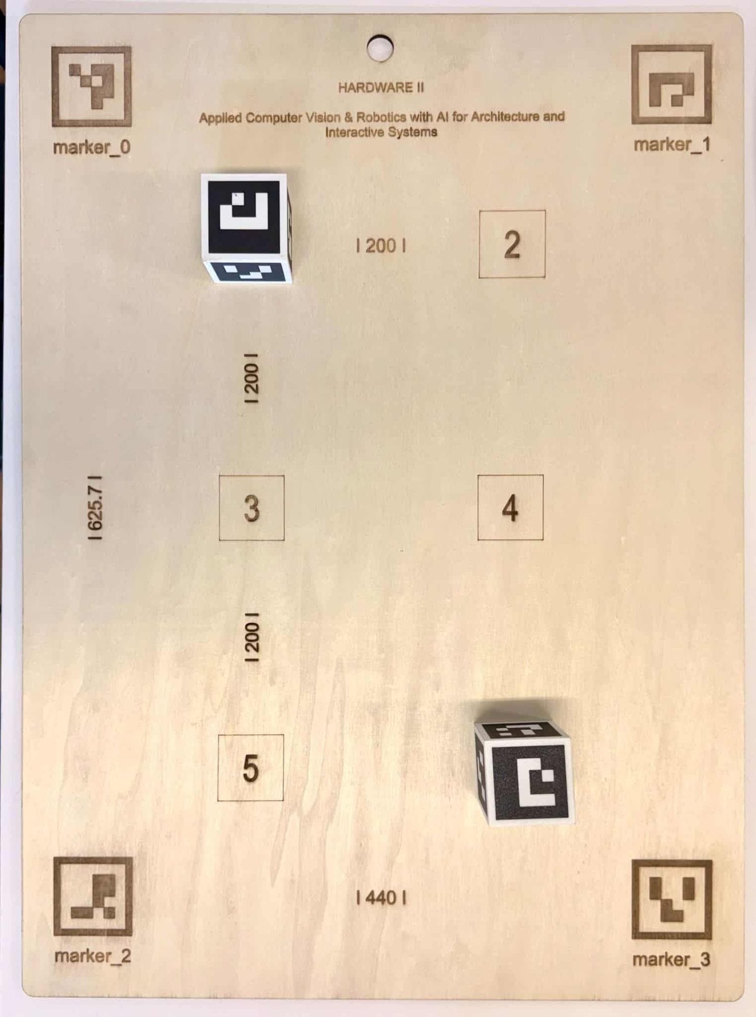 Laboraufbau mit UR10e-Roboterarm und Kamerasystem